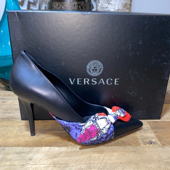 Versace Décolleté Leather Pumps w/Bow - Picture 9 of 12